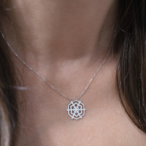 14K white gold Snowflake pendant